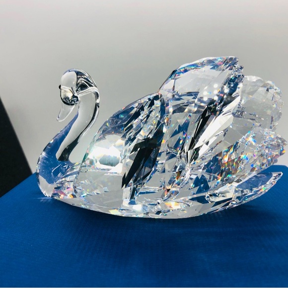 Swarovski graceful swan  brand new in box w/COA - Picture 5 of 5